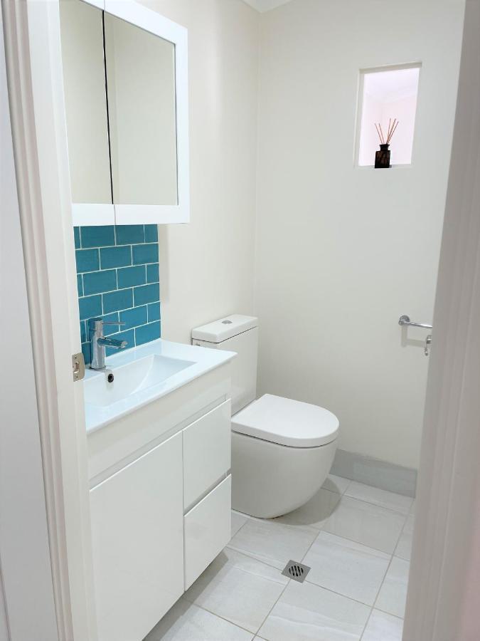 The Lake Guesthouse Budgewoi Экстерьер фото