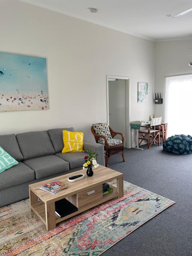 The Lake Guesthouse Budgewoi Экстерьер фото